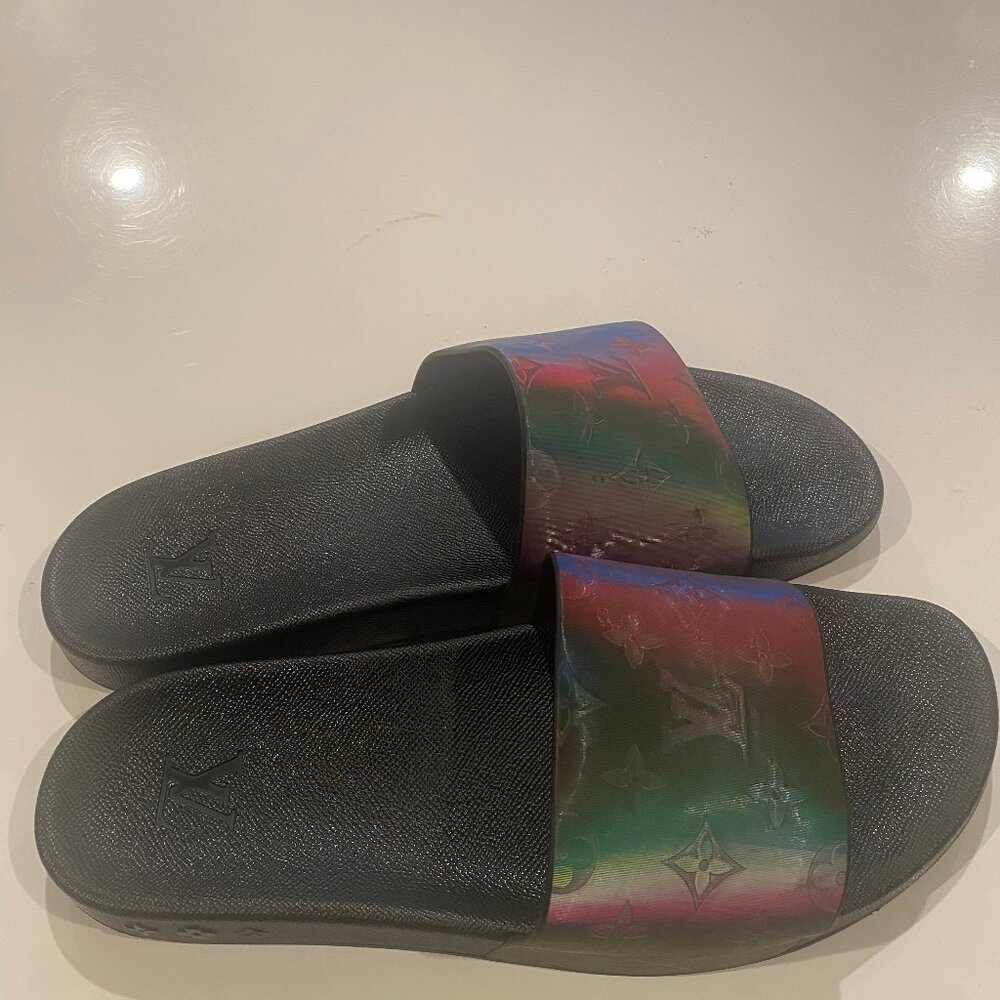 Authentic Duo-chrome Louis Vuitton Slides!!